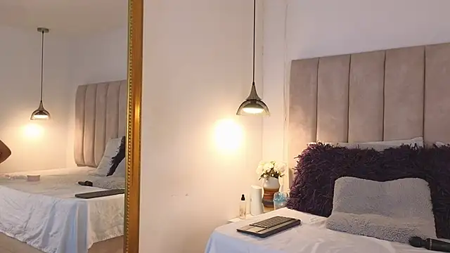 arianaa miller  online show from October 28, 8:14 pm