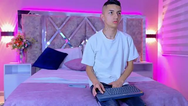 NickandAbby  online show from October 6, 12:11 pm