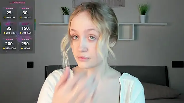 Julliakoill online show from October 29, 6:07 am