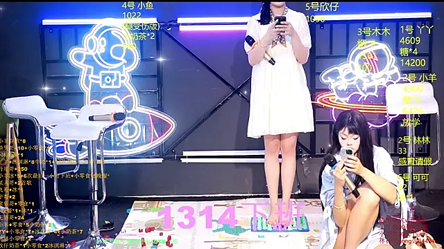 EYgirl222 online show from September 9, 1:33 pm