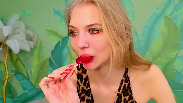 4example Chloe online show from April 9, 6:19 am