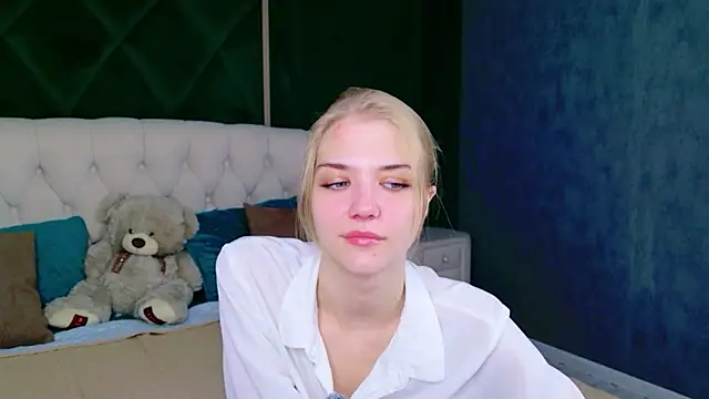4example Chloe online show from June 26, 6:03 am