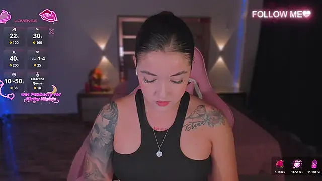 lunaarose online show from November 21, 1:51 am