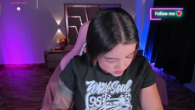 lunaarose online show from March 10, 4:16 am