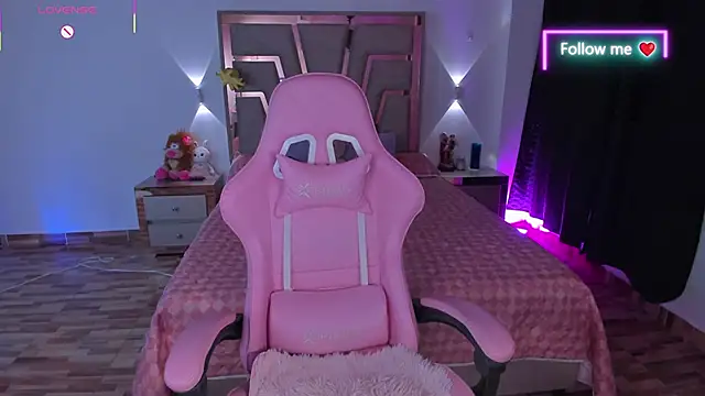 lunaarose online show from February 21, 6:36 am