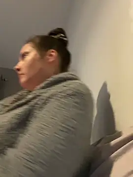 LollyLove  online show from April 17, 8:00 pm