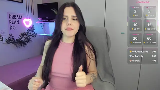 LiaWoow online show from December 16, 8:15 pm