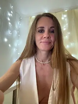 LucieMack online show from September 29, 9:20 pm