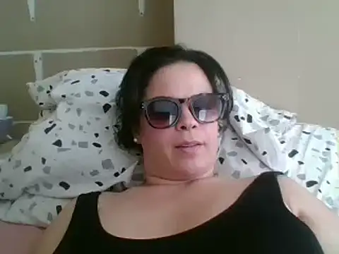 ITALIANASISIXX online show from April 30, 2:11 pm
