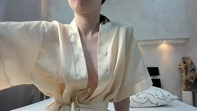 Camilla Kelly online show from November 6, 1:22 am