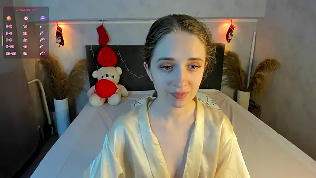 Camilla Kelly online show from February 12, 7:54 am