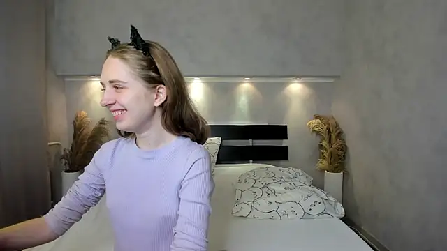 Camilla Kelly online show from October 4, 1:11 am