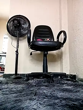 indiazinhabella27 online show from September 24, 5:45 pm