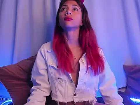 Laurenn 2 online show from October 31, 7:01 am