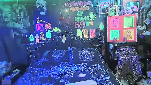 Splash Queen420 online show from April 14, 8:14 am