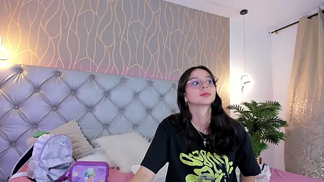 Naughty Couple83 online show from May 30, 8:05 pm