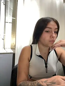 Alyha Cortes online show from October 9, 1:26 pm