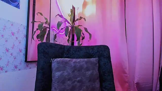 kim7  online show from December 14, 7:41 pm