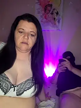 BlacReign online show from April 18, 8:53 pm