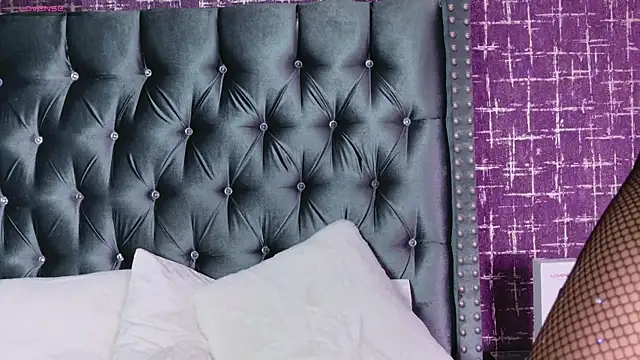 lissafeniix  online show from September 9, 1:33 pm