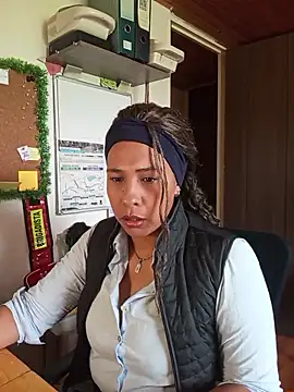 IVONNE COLLINS33 online show from April 13, 3:24 pm