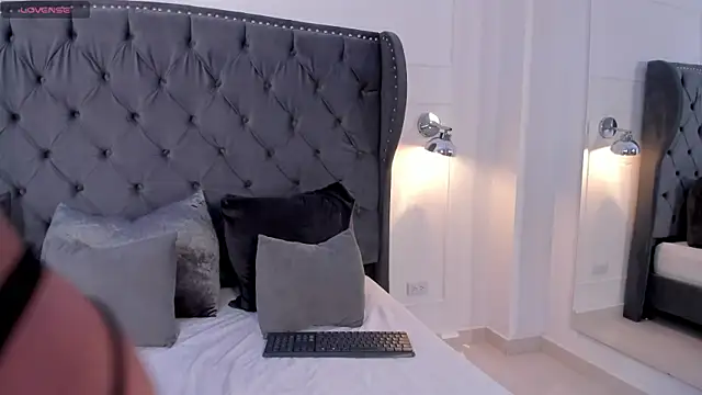 Snapshot of scarlett_buunny chatting on September 25, 10:51 pm scarlett buunny online show from September 25, 10:51 pm