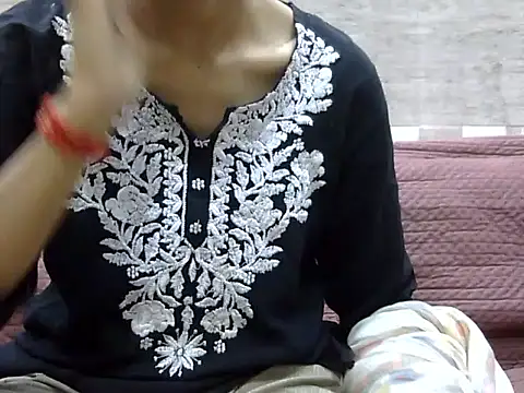 VNDANA  online show from April 18, 6:10 pm