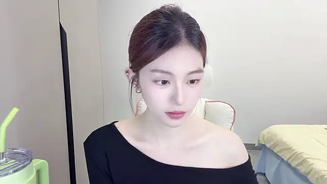 Snapshot of Cookie-oo chatting on September 20, 12:25 pm Cookie-oo online show from September 20, 12:25 pm