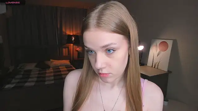 OdellaFrake online show from November 14, 7:25 pm