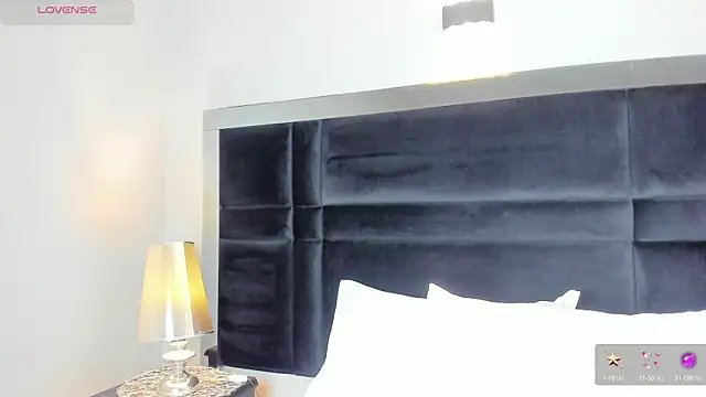 CarolineLee  online show from March 21, 12:15 am