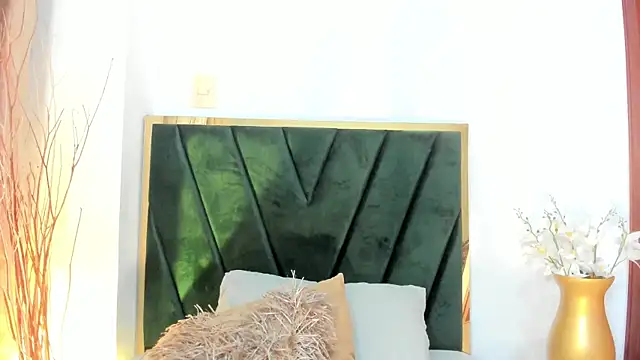 IvyJhons online show from October 7, 11:47 am