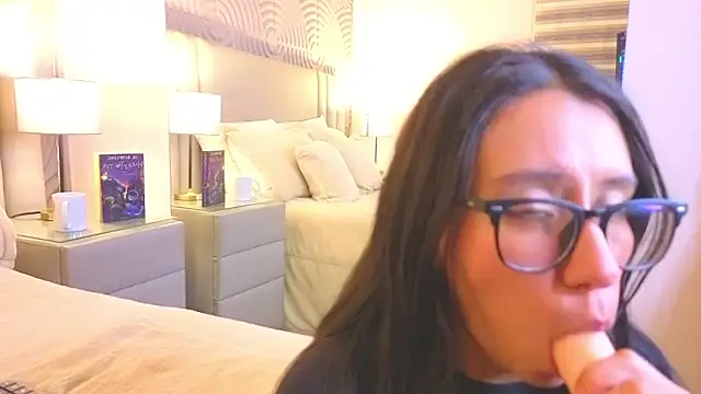 eviegothel  online show from February 24, 12:15 pm