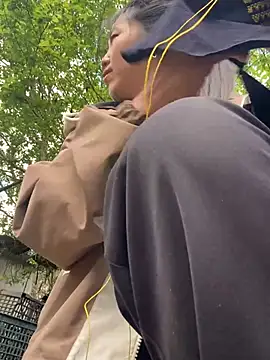 Huong-Ly online show from February 27, 7:08 am