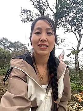 Huong-Ly online show from February 22, 9:43 am