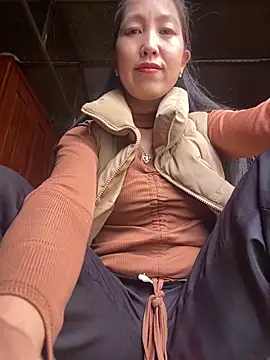 Huong-Ly online show from February 13, 6:37 am