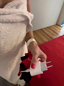 LesAmantsAE2 online show from May 10, 1:35 pm