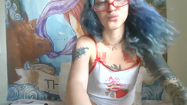 peetitefairy online show from February 18, 1:32 pm