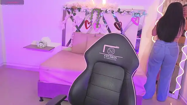 ZURY TAY online show from October 3, 11:48 am