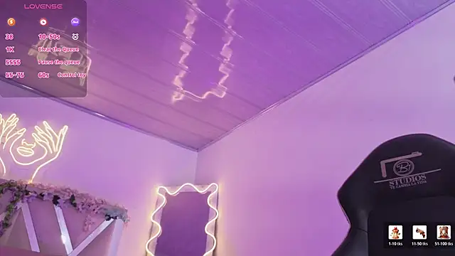 ZURY TAY online show from April 11, 11:58 am