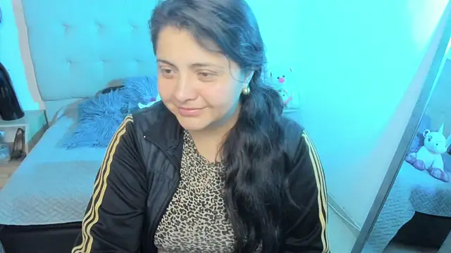 TifanyAmazinng online show from December 22, 12:30 pm