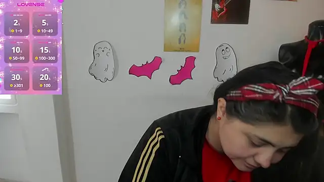 TifanyAmazinng online show from October 3, 2:00 pm