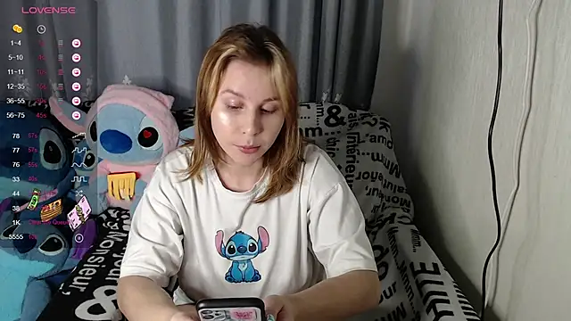 Snapshot of RoyAngela chatting on September 12, 1:29 pm RoyAngela online show from September 12, 1:29 pm