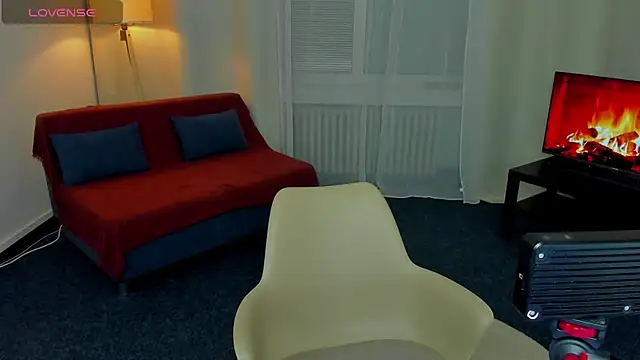 MyEllaLuvs online show from November 9, 9:22 pm