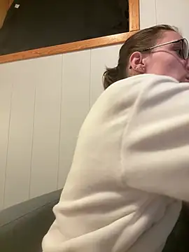 HoneySquirrel online show from February 20, 8:42 pm