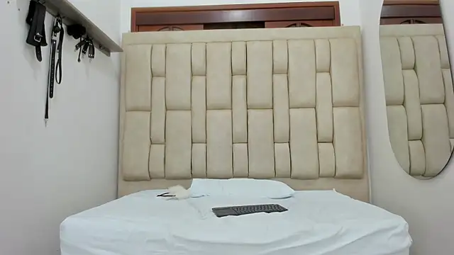 ZafiroAndFlynn online show from January 17, 5:59 am