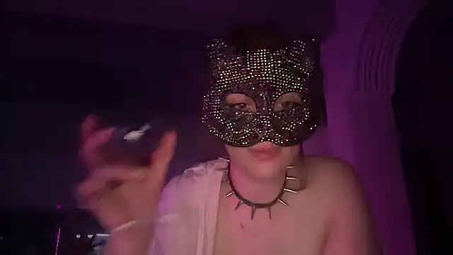 Lunahadidd online show from March 5, 12:50 am