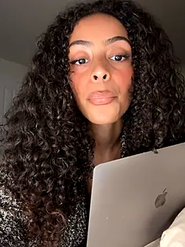 Snapshot of yasmingarcia chatting on October 27, 11:06 am yasmingarcia online show from October 27, 11:06 am