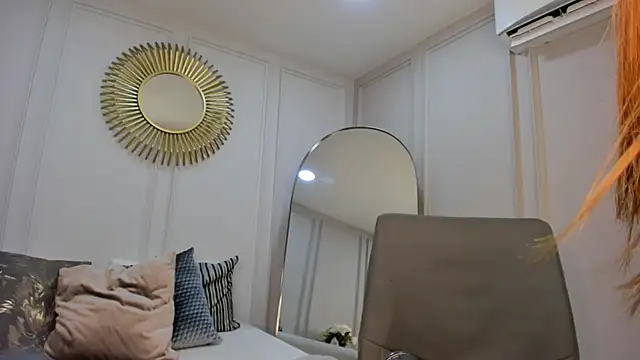 Snapshot of CharlotteBrownn_ chatting on September 13, 1:24 am CharlotteBrownn online show from September 13, 1:24 am