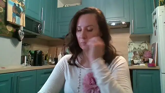 ALICAINWONDERLAND online show from November 16, 4:51 pm