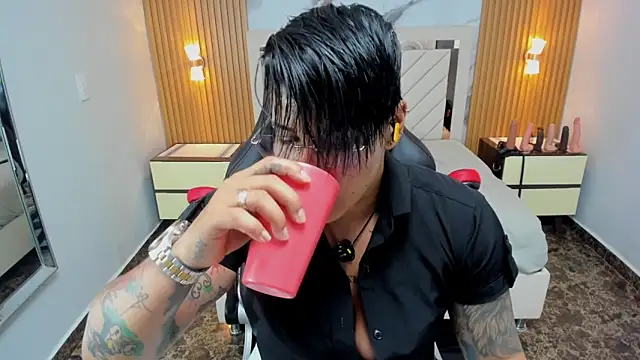 KAROLLJONES1 online show from April 16, 9:39 pm